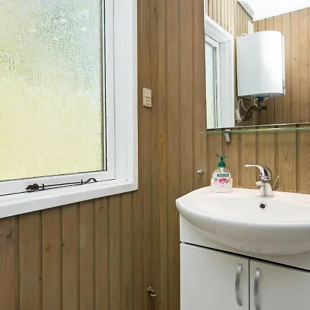 Three-bedroom Holiday In 10