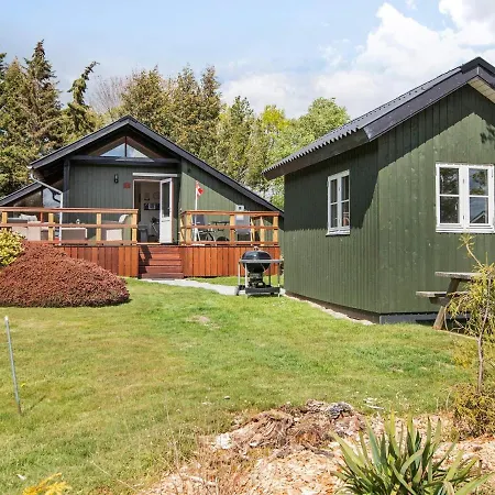 Three-bedroom Holiday In 10 * Hejls